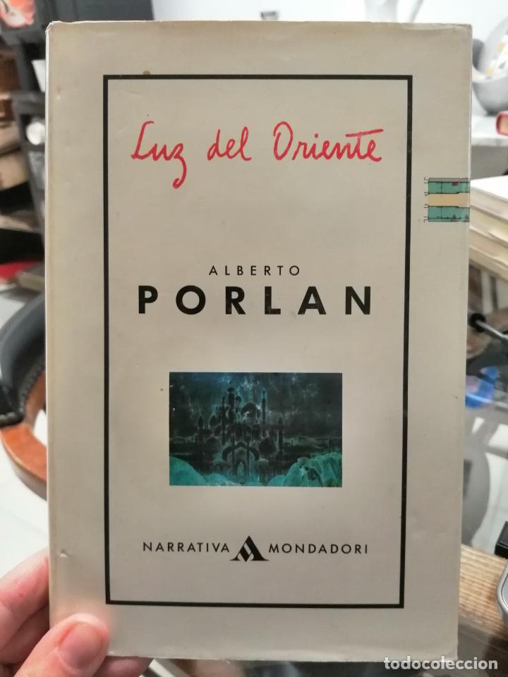 Libros de segunda mano: Luz del Oriente. Alberto Porlan. - Foto 1