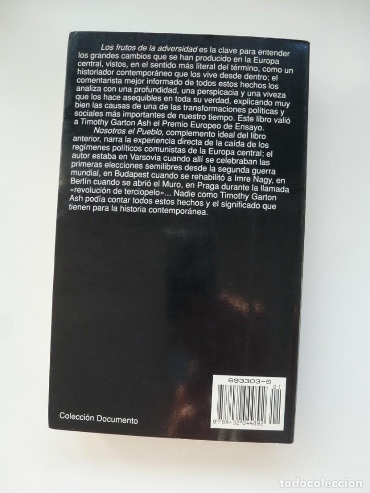 Libros de segunda mano: LOS FRUTOS DE LA ADVERSIDAD. TIMOTHY GARTON ASH. NUEVO - Foto 2