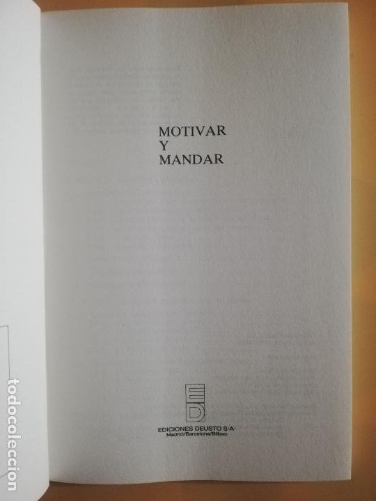 Libros de segunda mano: MOTIVAR Y MANDAR. EDICIONES DEUSTO. 1992. - Foto 2