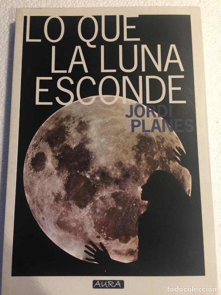 Libros de segunda mano: Lo que la luna esconde - Jordi Planes - Foto 1
