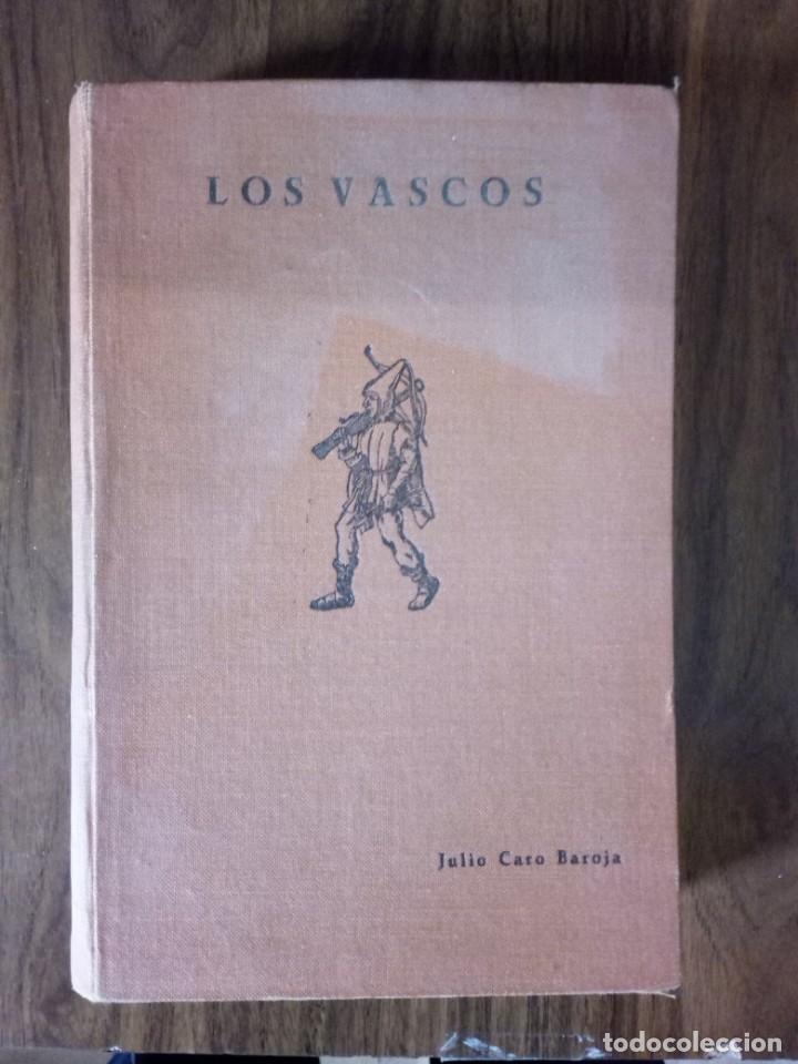 Libros de segunda mano: Julio Caro Baroja - Los Vascos (1949) - Foto 1