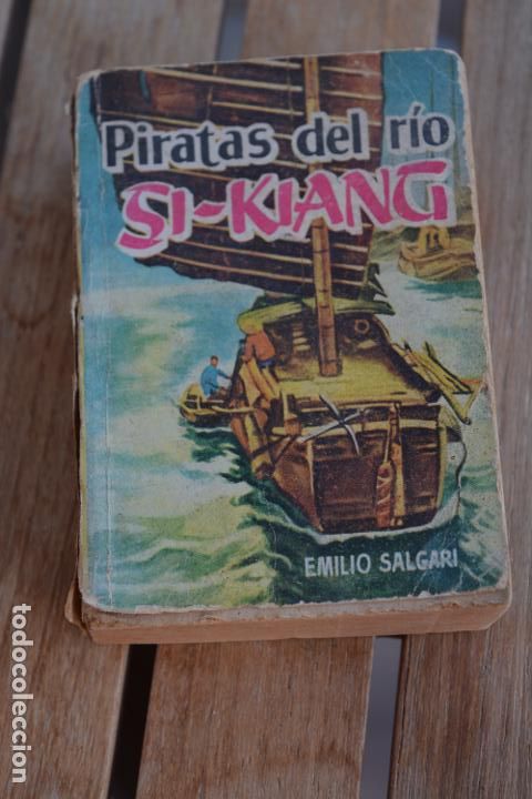 Libros de segunda mano: ENCICLOPEDIA PULGA NUMERO 145 PIRATAS DEL RIO SI-KIANG ,DE EMILIO SALGARI