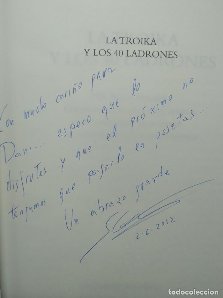Libros de segunda mano: La Troika y los 40 ladrones - Santiago Camacho. Primera edicion 2012 - Foto 3