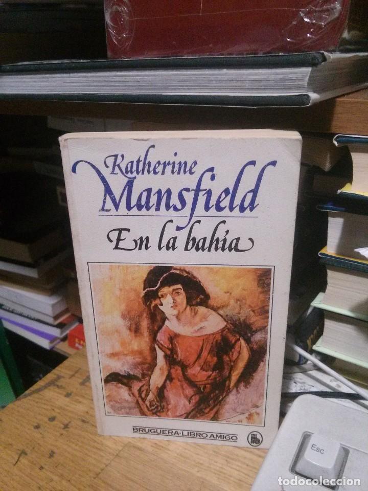 Libros de segunda mano: EN LA BAHIA, KATHERINE, ED. BRUGUERA - Foto 1