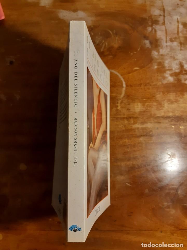 Libros de segunda mano: El a&ntilde;o del silencio Madison Smartt Bell - Foto 2