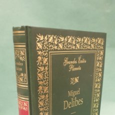Libros de segunda mano: GRANDES ÉXITOS PLANETA MIGUEL DELIBES LOS SANTOS INOCENTES EDITORIAL PLANETA 1994. Lote 235138585