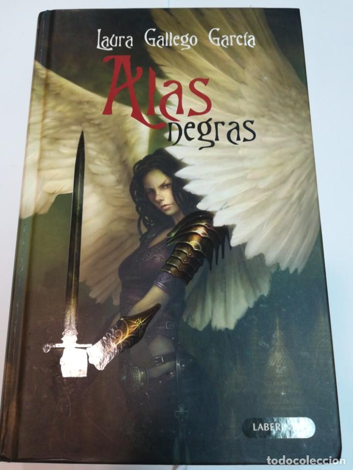 Libros de segunda mano: LAURA GALLEGO Alas negras SA2436 - Foto 1