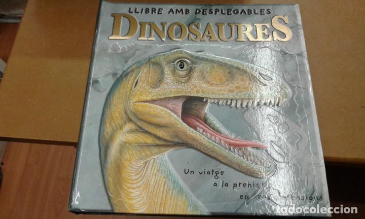 Libros de segunda mano: Llibre amb desplegables. DINOSAURES.Un viatge a la prehistoria en tres dimensions
