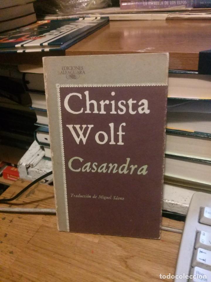 Libros de segunda mano: CASANDRA, CHRISTA WOLF, ED. ALFAGUARA - Foto 1