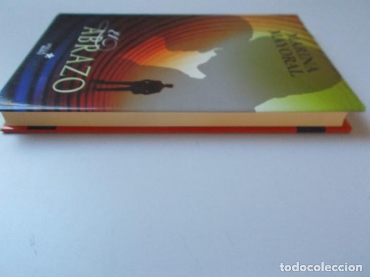 Libros de segunda mano: EL ABRAZO Marina Mayoral - Foto 3