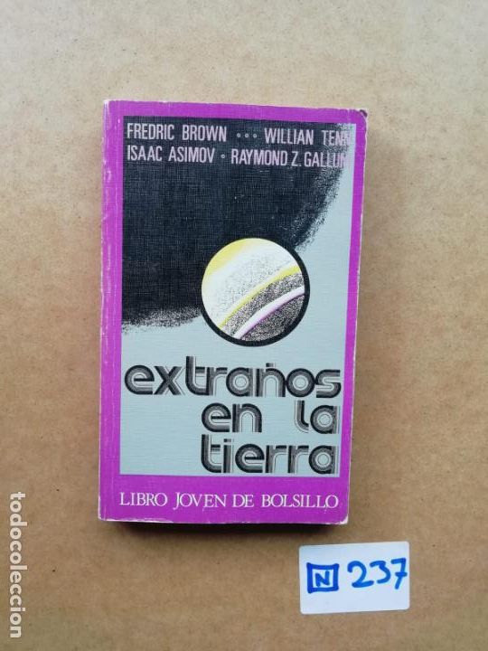 Libros de segunda mano: Extra&ntilde;os En La Tierra - Foto 1
