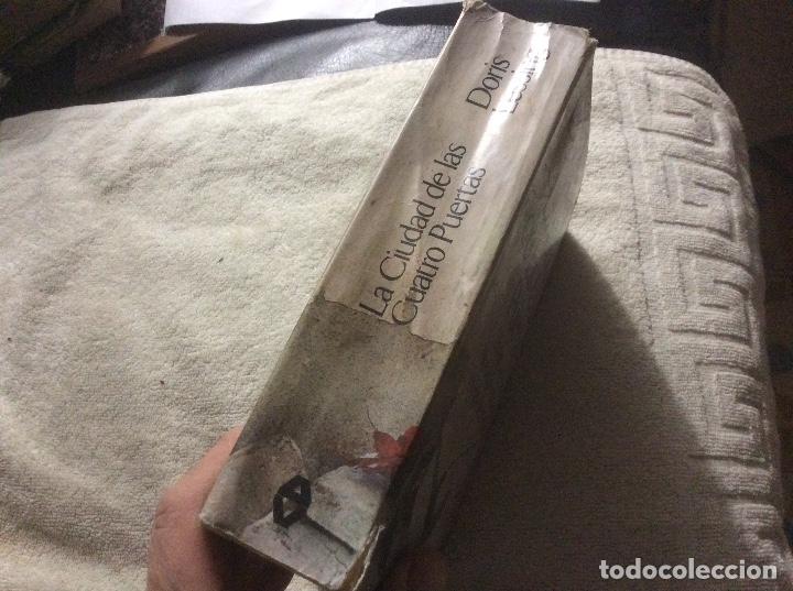 Libros de segunda mano: LA CIUDAD DE LAS CUATRO PUERTAS - DORIS LESSING - ARGOS VERGARA - Foto 2