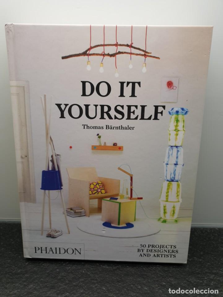 Libros de segunda mano: Do It Yourself - Hazlo t&uacute; mismo. Thomas B&auml;rnthaler. Phaidon - Foto 1