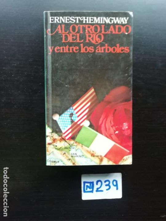 Libros de segunda mano: Al Otro Lado Del R&iacute;o Y Entre Los &Aacute;rboles - Foto 1