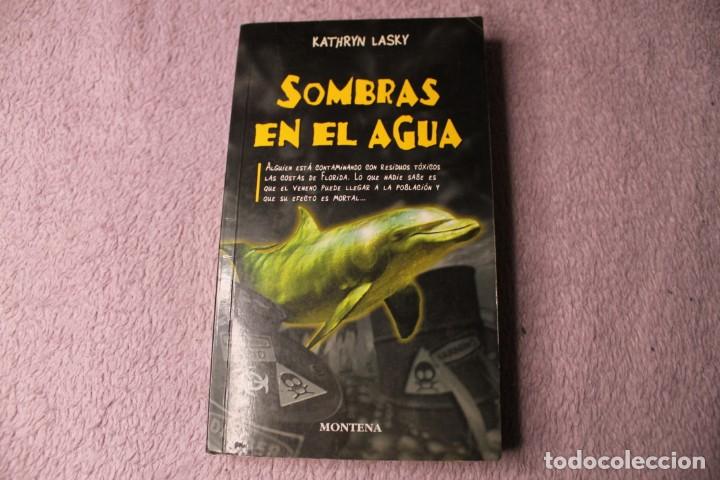 Libros de segunda mano: SOMBRAS EN EL AGUA KATHRYN LASKY 1999 - Foto 1