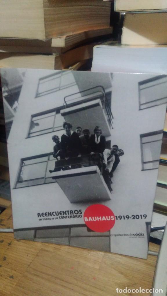 Libros de segunda mano: REENCUENTRO EN TORNO A UN CENTENARIO, BAUHAUS 1919-2019, ARQUITECTOS DE CADIZ - Foto 1
