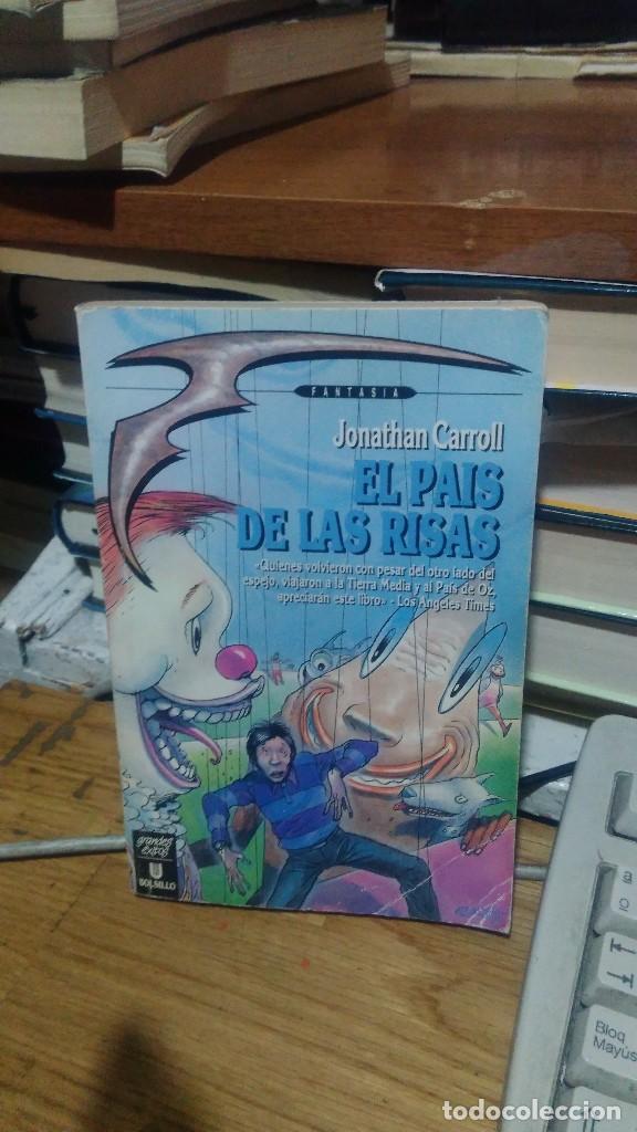 Libros de segunda mano: EL PA&Iacute;S DE LAS RISAS, JONATHAN CARROLL, ED. ULTRAMAR S.A. - Foto 1
