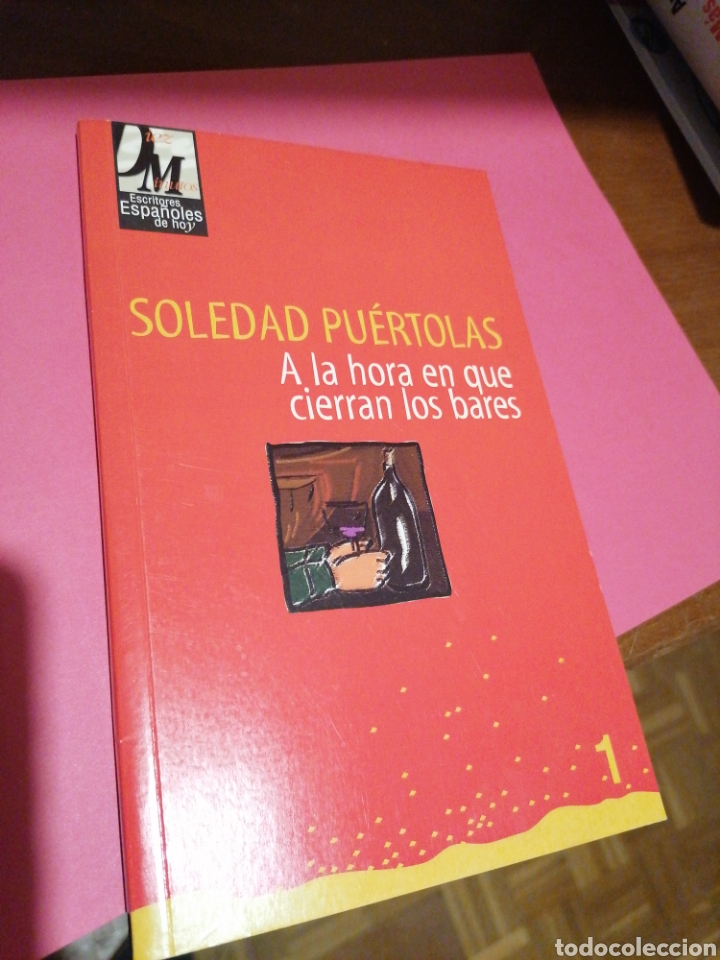 Libros de segunda mano: Soledad Puertolas. A la hora en que cierran los bares. - Foto 1