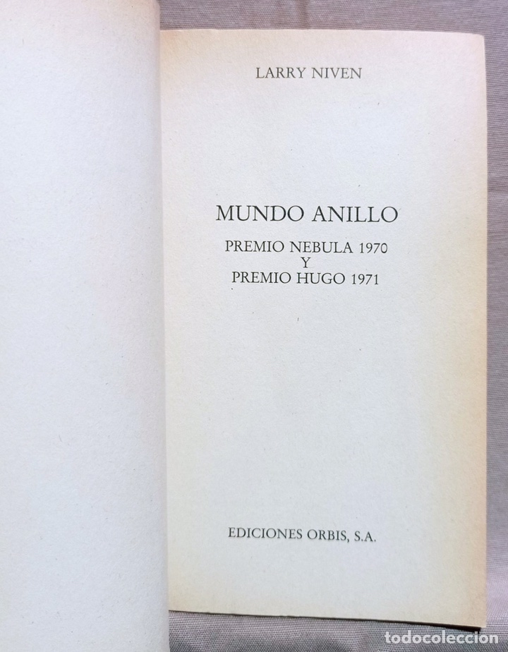 Libros de segunda mano: Mundo Anillo. Larry Niven.- - Foto 3