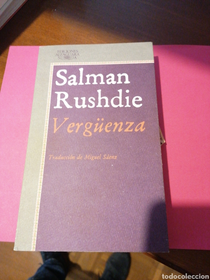 Libros de segunda mano: Salman Rushdie. Verg&uuml;enza. - Foto 1