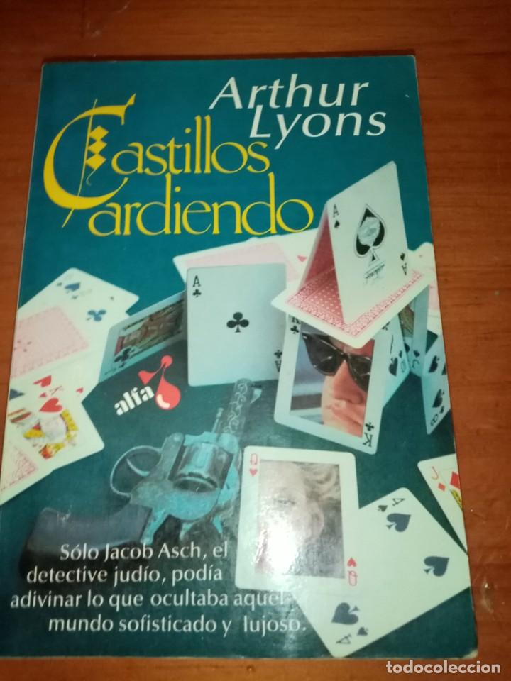 Libros de segunda mano: CASTILLOS ARDIENDO. ARTHUR LYONS. EST8B5 - Foto 1