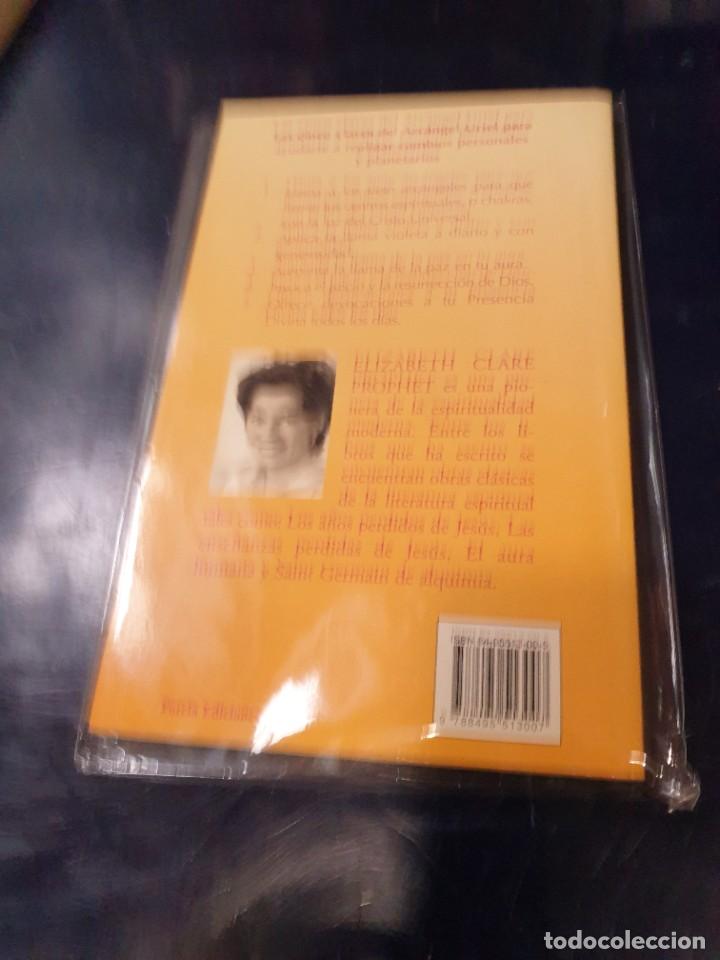 Libros de segunda mano: El arcangel Uriel Elizabeth Clare - Foto 2