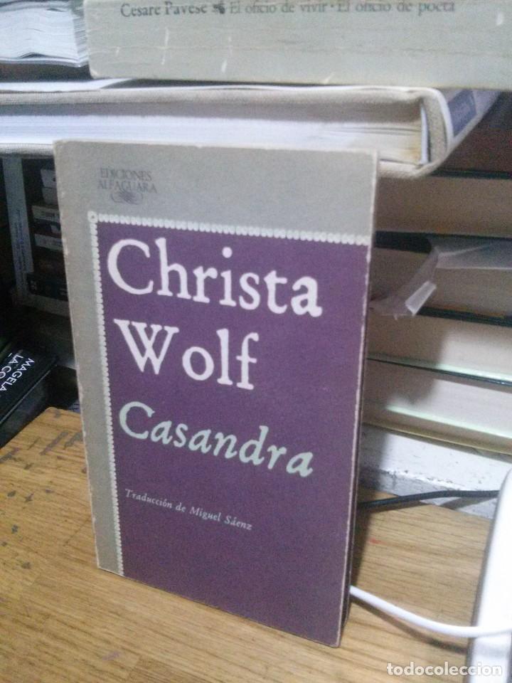 Libros de segunda mano: CHRISTA WOLF, CASANDRA, ED. ALFAGUARA - Foto 1