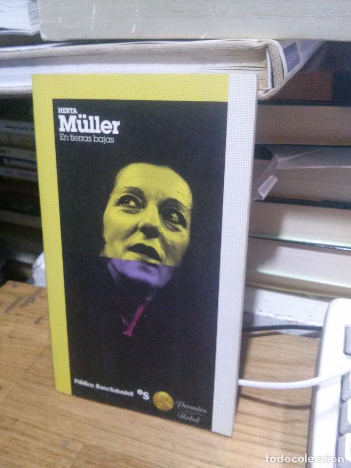 Libros de segunda mano: EN TIERRAS BAJAS, HERTA MULLER, ED. PUBLICA BANCSABADELL - Foto 1