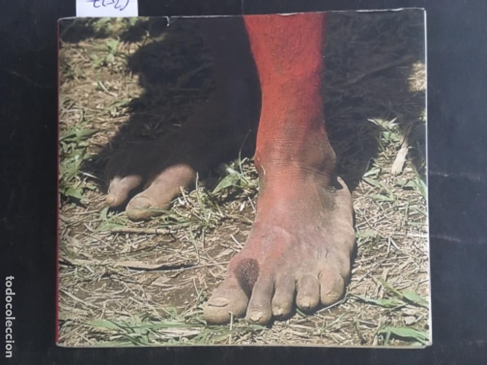 Second hand books: ZAPATOS Y ARTE INDIGENA, SABATES I ART INDIGENA, SHOES AND INDIGENOUS ART, CAMPER