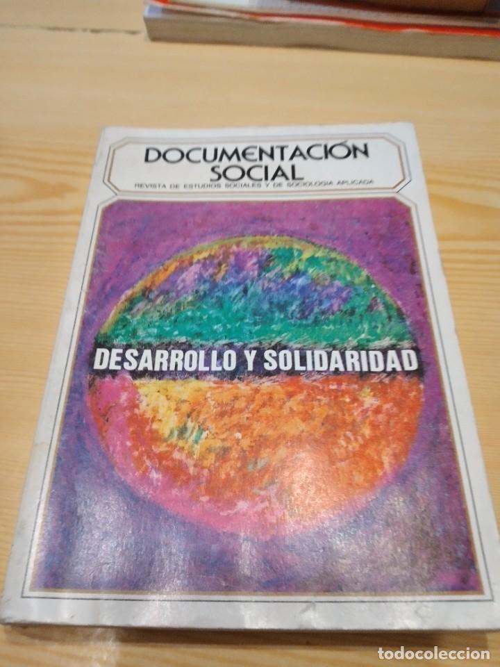 Libros de segunda mano: M-70 LIBRO DOCUMENTACION SOCIAL DESARROLLO Y SOLIDARIDAD - Foto 1