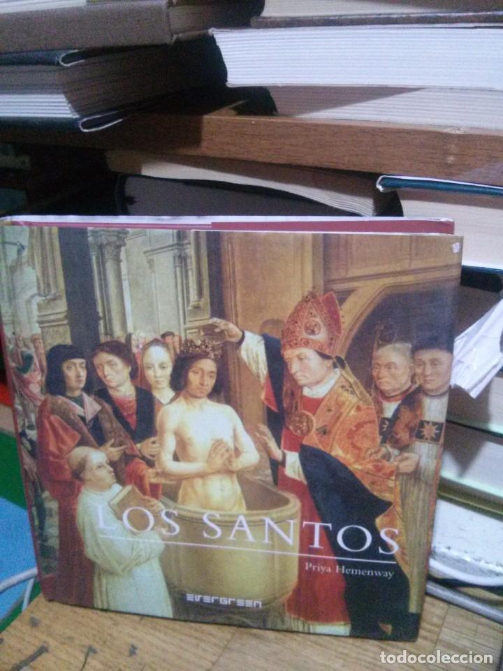 Libros de segunda mano: LOS SANTOS, PRIYA HEMENWAY, ED. EVERGREEN - Foto 1