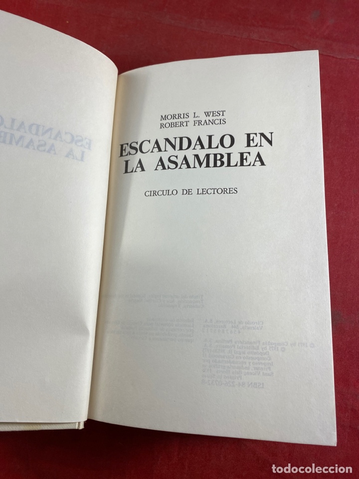 Libros de segunda mano: ESC&Aacute;NDALO EN LA ASAMBLEA - Foto 2