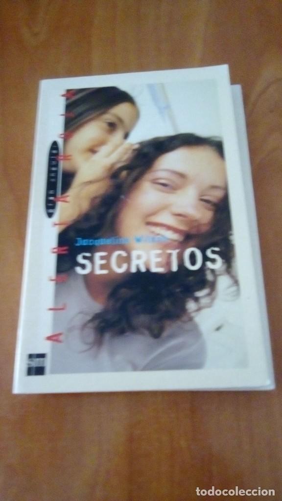 Libros de segunda mano: SECRETOS - Wilson,Jacqueline, SM alerta roja - Foto 1