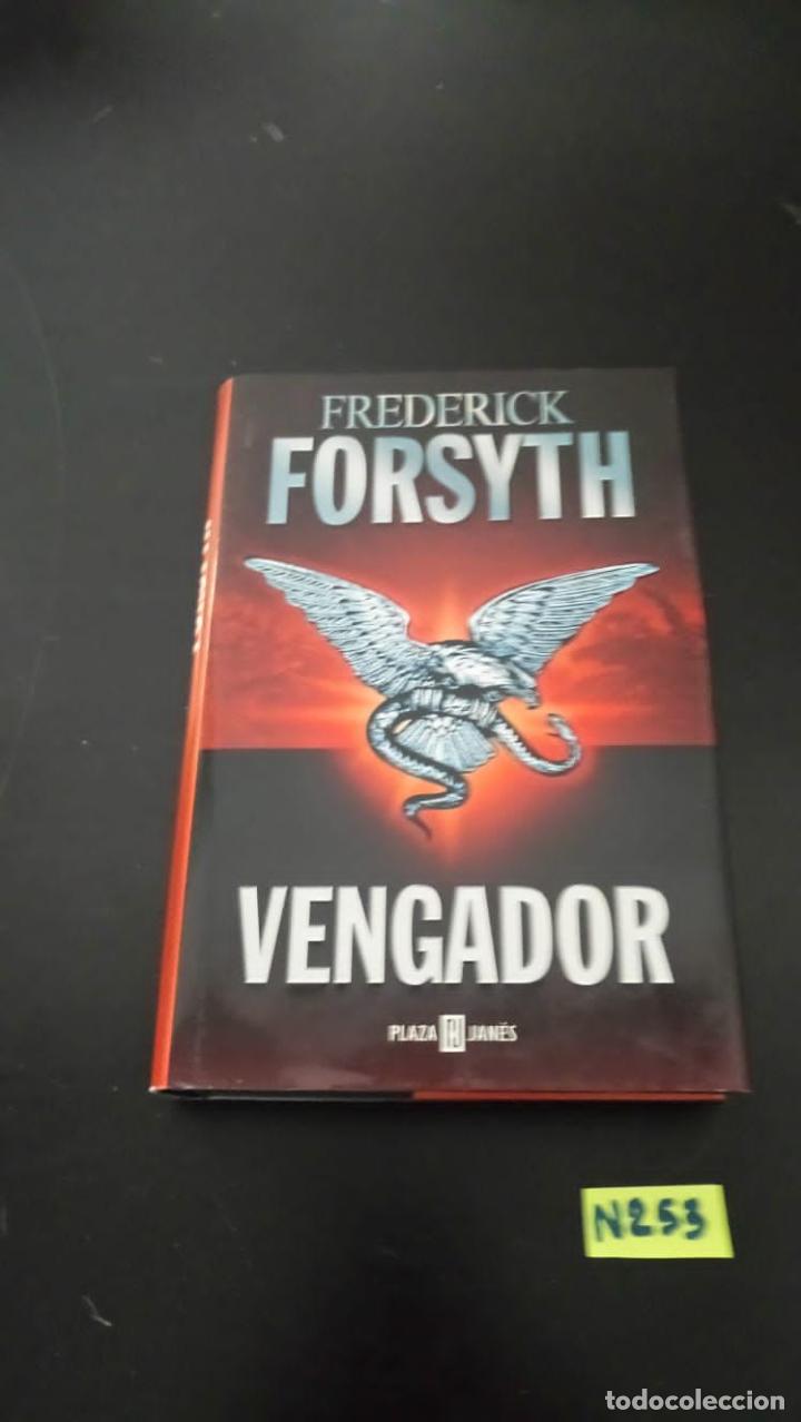 Libros de segunda mano: Vengador - Foto 1