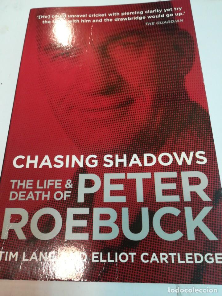 Libros de segunda mano: TIM LANE Y ELLIOT CARTLEDGE Chasing Shadows (ingl&eacute;s) SA3869 - Foto 1