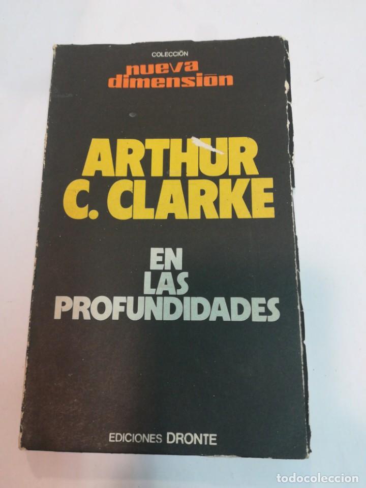 Libros de segunda mano: ARTHUR C. CLARKE En las profundidades SA3884 - Foto 1