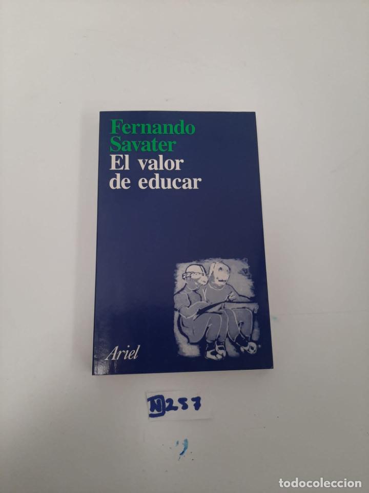 Libros de segunda mano: El valor de educar - Foto 1