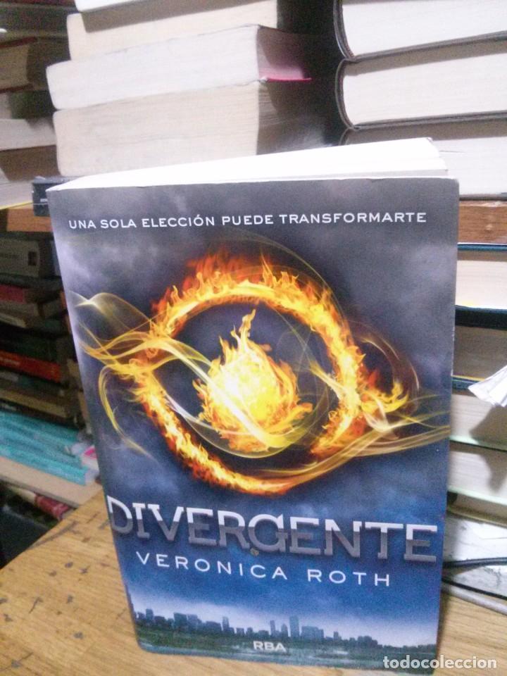 Libros de segunda mano: DIVERGENTE VERONICA ROTH, ED. RBA - Foto 1
