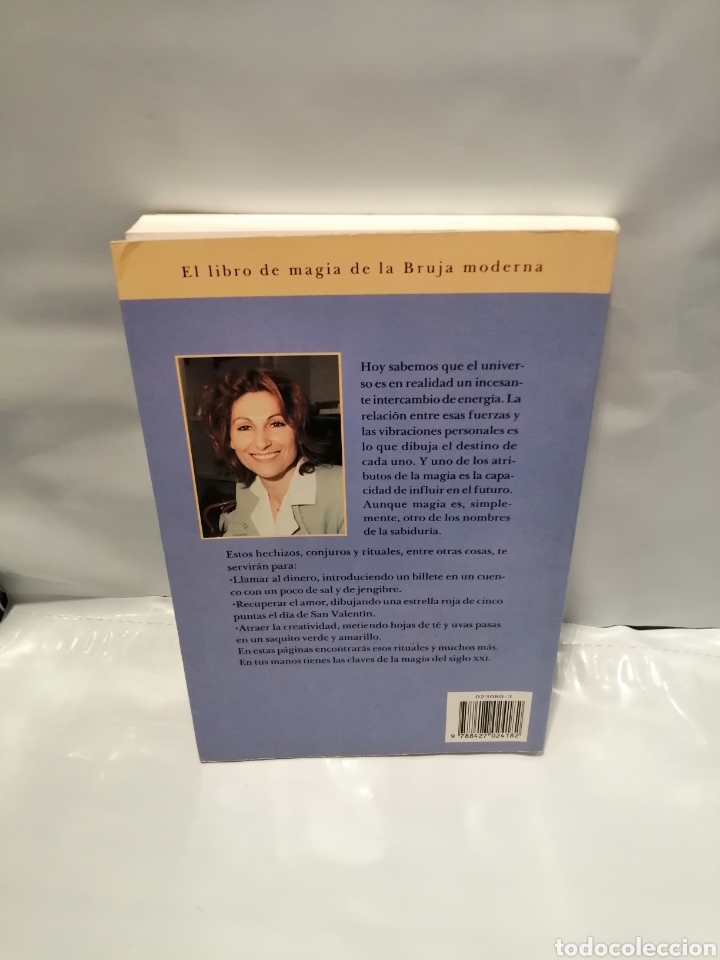 Libros de segunda mano: EL LIBRO DE MAGIA DE LA BRUJA MODERNA - Foto 2