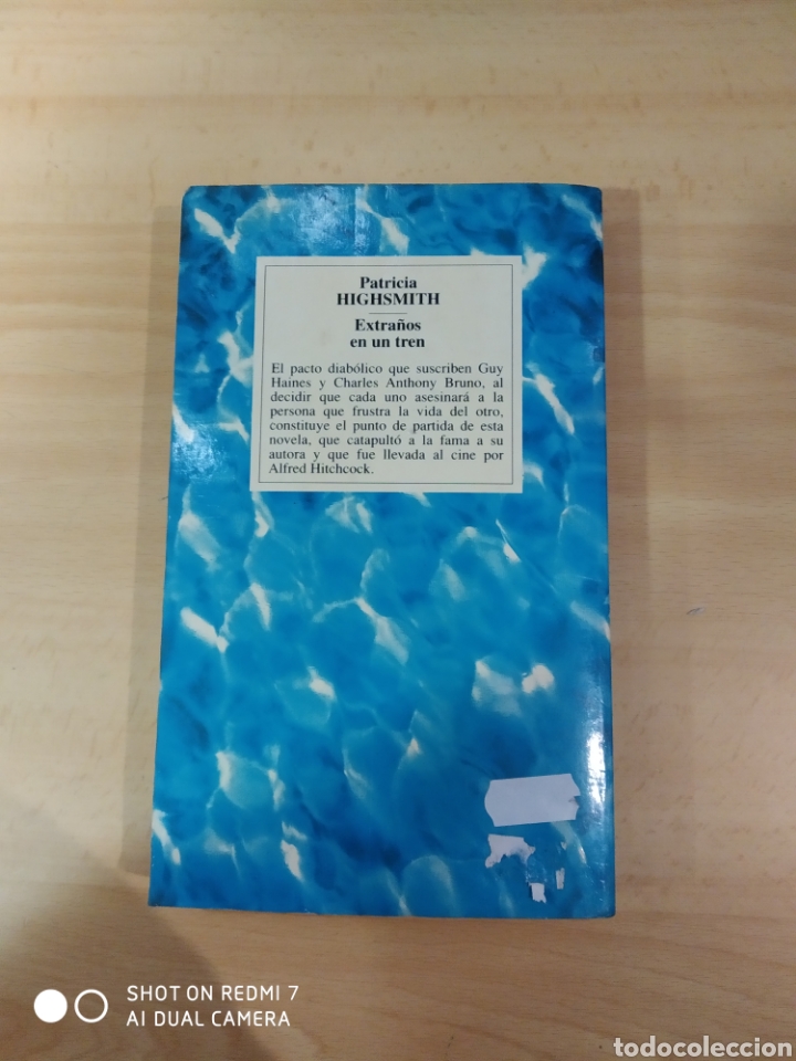 Libros de segunda mano: Extra&ntilde;os en un tren. - Foto 2