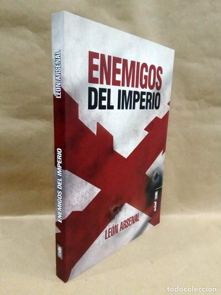Libros de segunda mano: LE&Oacute;N ARSENAL - ENEMIGOS DEL IMPERIO. EDAF, 2018. - Foto 2