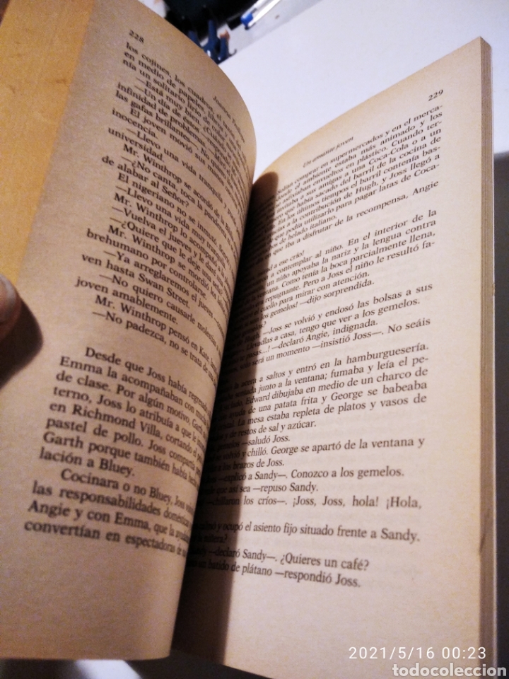 Libros de segunda mano: Un amante joven, Joanna Trollope - Foto 3