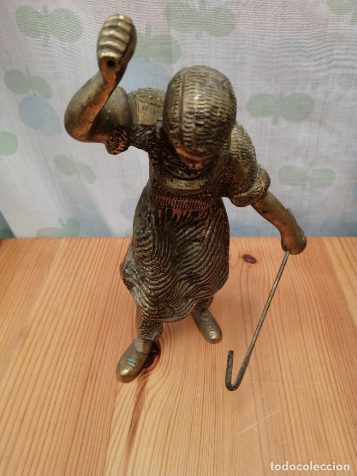 Libros de segunda mano: Figura de bronce de un herrero - Foto 3