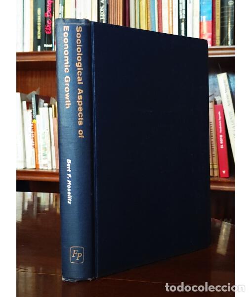 Libri di seconda mano: SOCIOLOGICAL ASPECTS OF ECONOMIC GROWTH. HOSELITZ, Bert F. The Free Press of Glencoe. 1962.