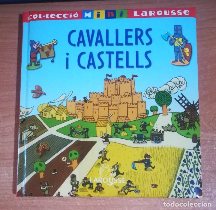 Libros de segunda mano: Cavallers i castells - Col&middot;lecci&oacute; Mini Larousse - en catal&agrave; - Foto 1