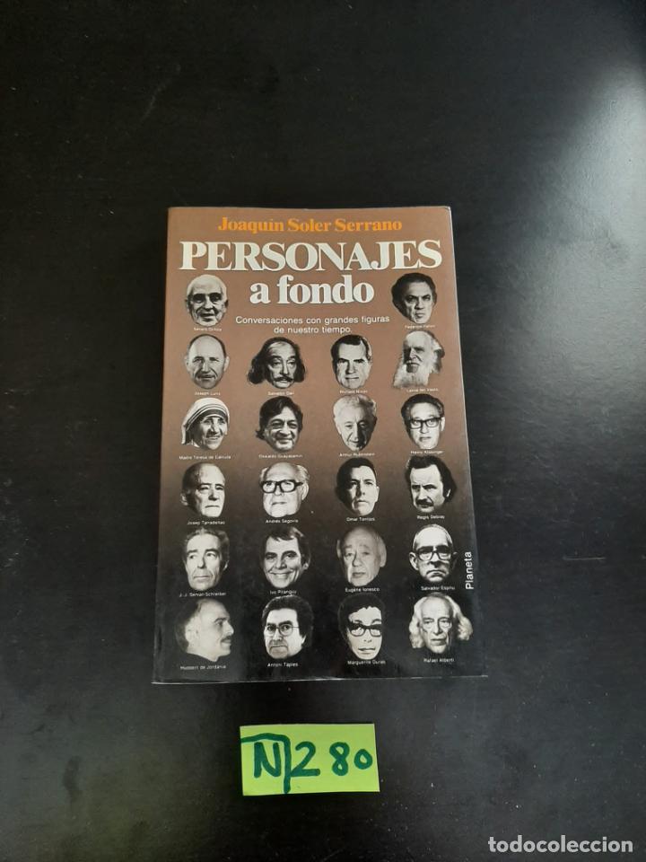 Libros de segunda mano: Personajes a fondo - Foto 1