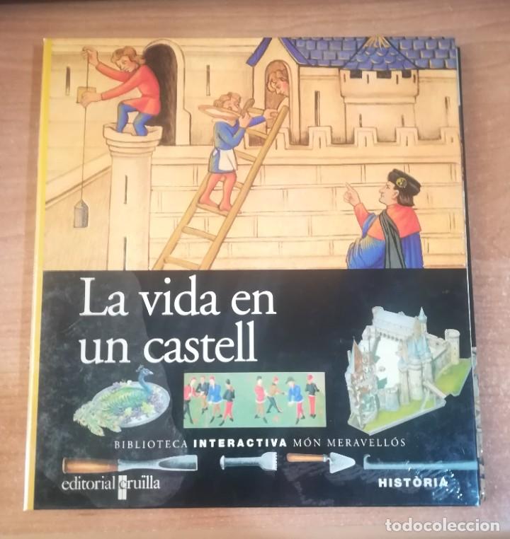 Libros de segunda mano: La vida en un castell - Brigitte Coppin - en catal&agrave; - Foto 1