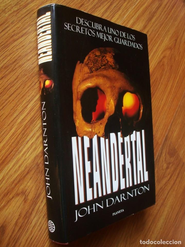 Libros de segunda mano: Neandertal (John Darnton) Planeta Neandertal (John Darnton - Foto 2