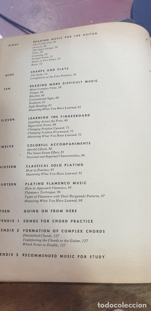 Libros de segunda mano: Libro tocando la guitarra a&ntilde;o 1968 en ingles - Foto 5