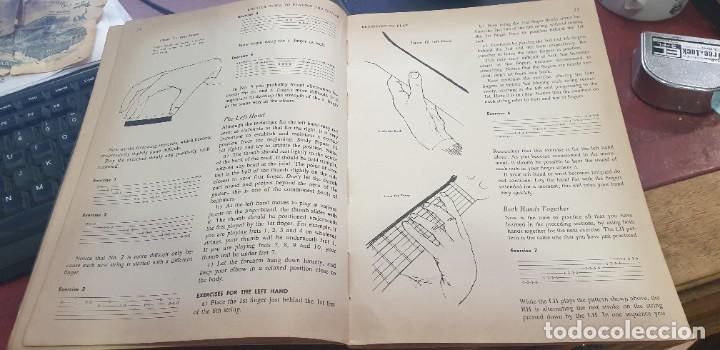 Libros de segunda mano: Libro tocando la guitarra a&ntilde;o 1968 en ingles - Foto 6